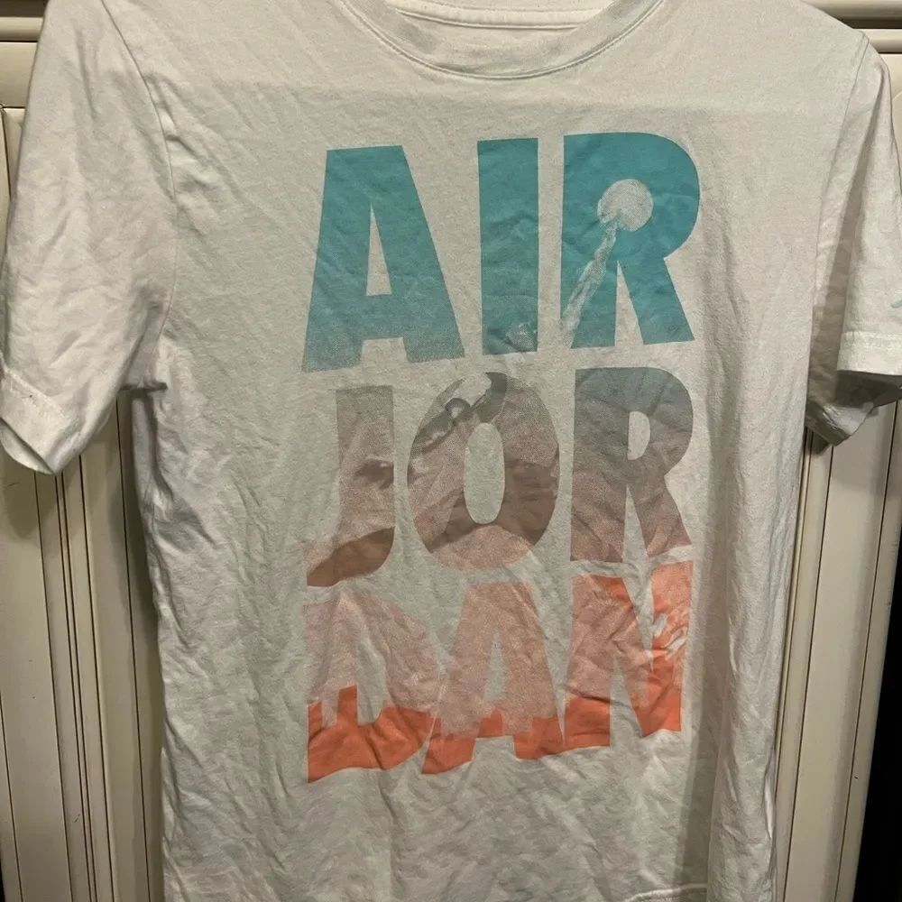Nike Air Jordan Youth Spell Out Logo Standard T-Shirt Sz L